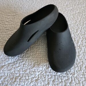 Gray Black Crocs Mens Mellow Recovery Clogs  size 12